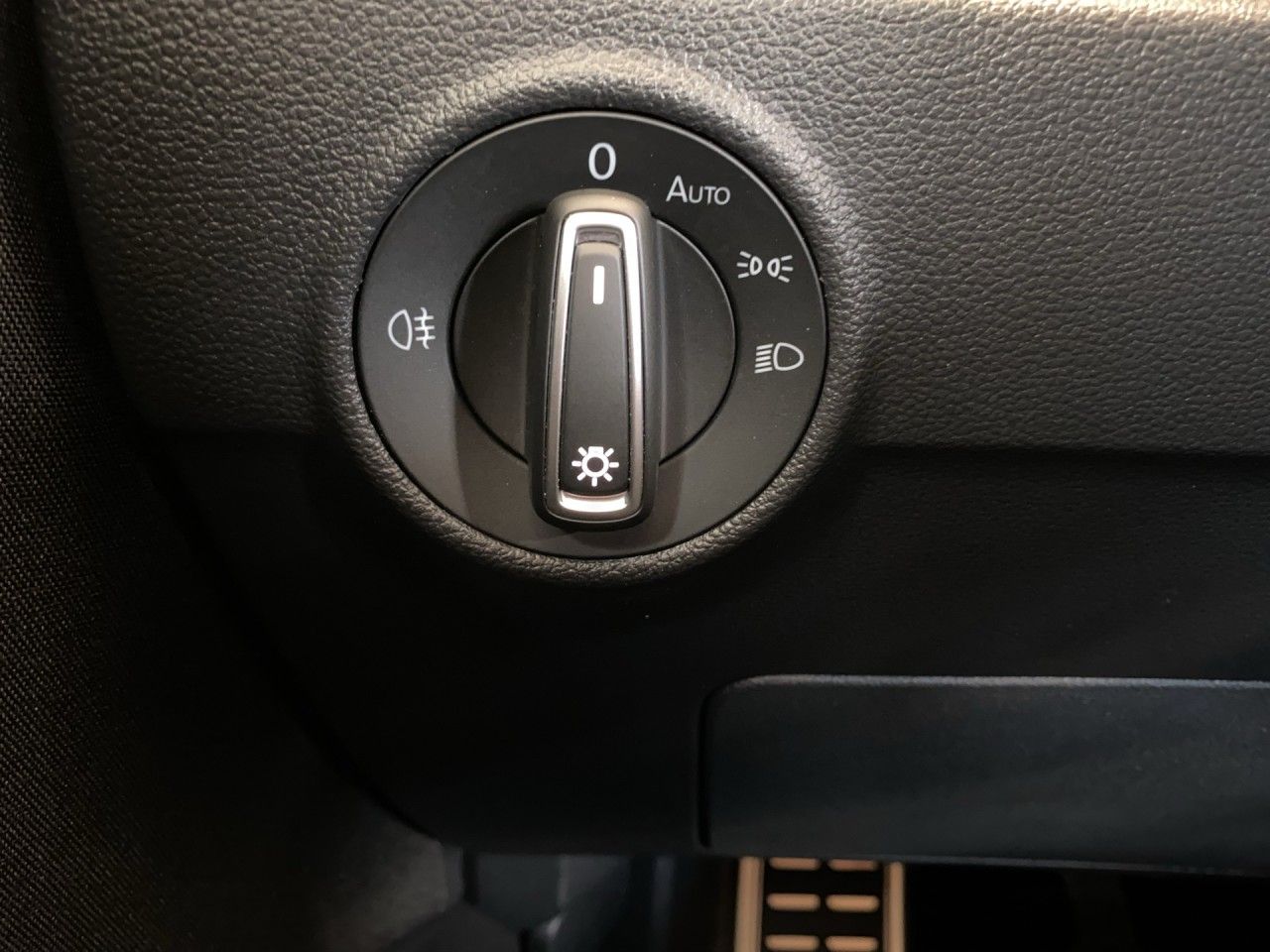Volkswagen T-Roc 1.0 TSI United - Samsaru's Car Outlet