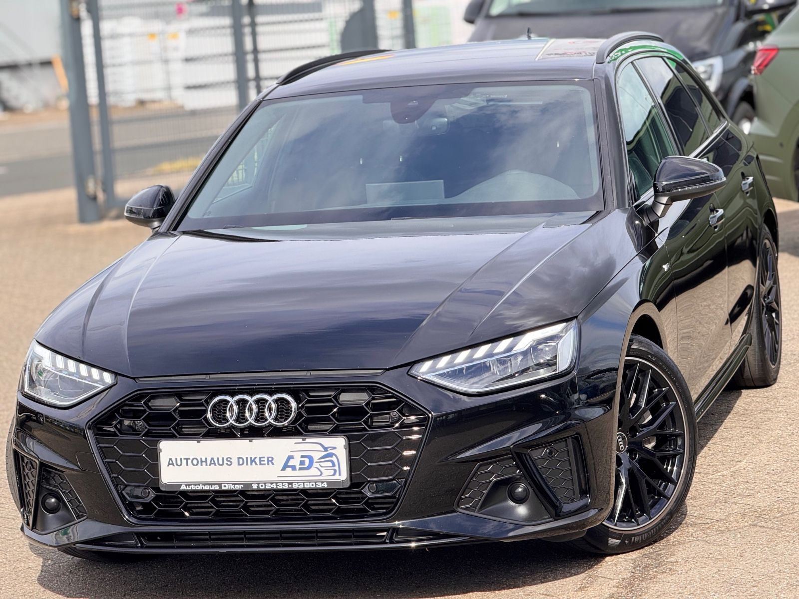 Audi A4 Avant 40 TFSI S line - Samsaru's Car Outlet