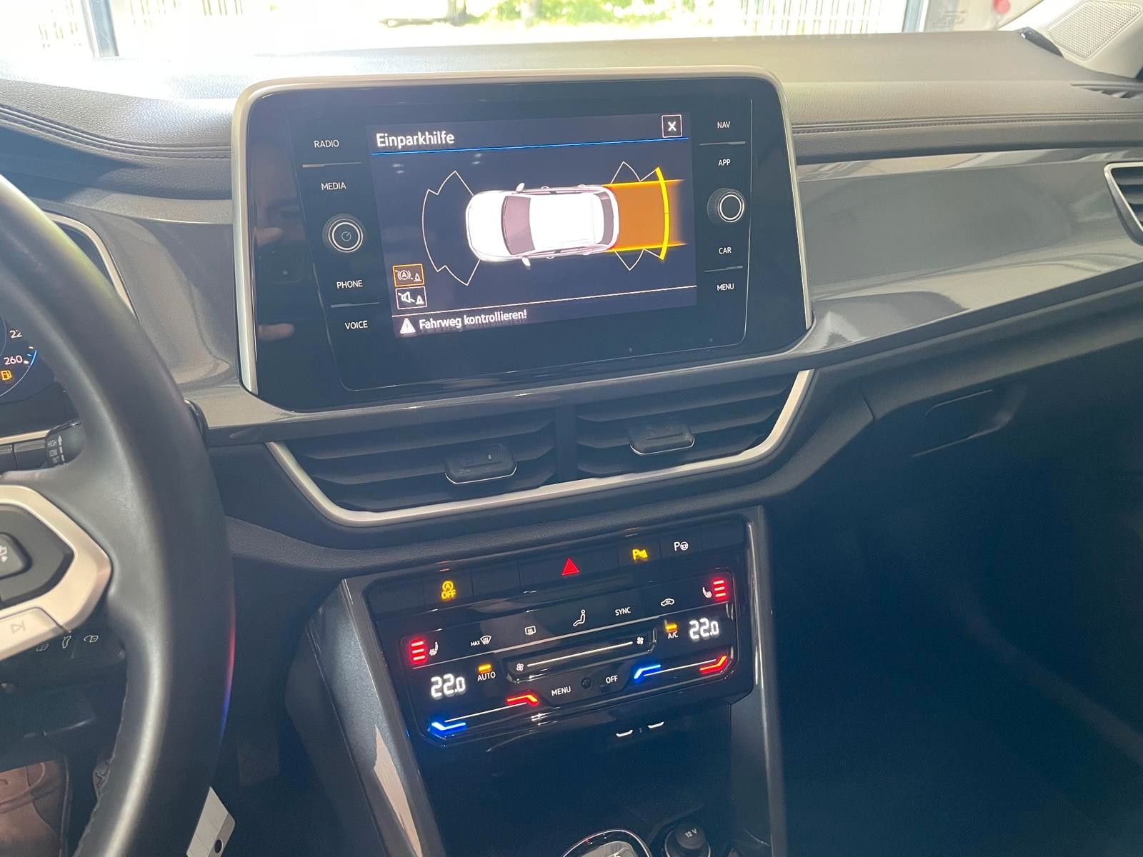 Volkswagen T-Roc 1.0 TSI Style - Samsaru's Car Outlet