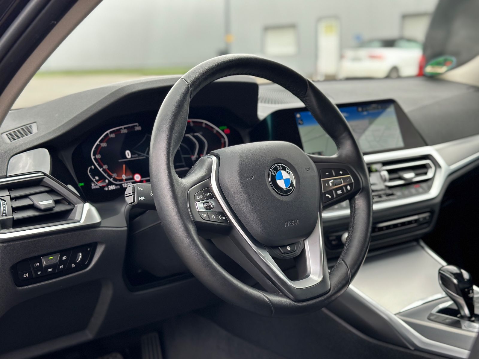 BMW 320 d xDrive Laser Leder HuD Key Innovation - Samsaru's Car Outlet