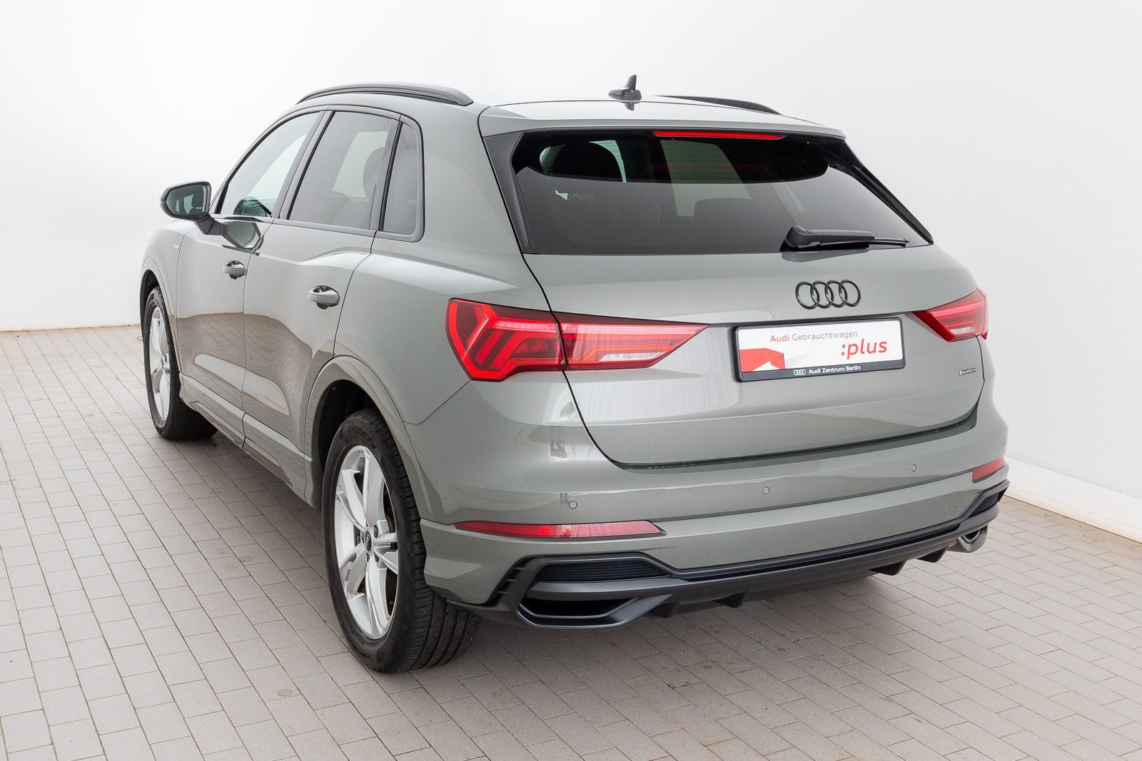 Audi Q3 S line 35 TDI quattro S tronic - Samsaru's Car Outlet