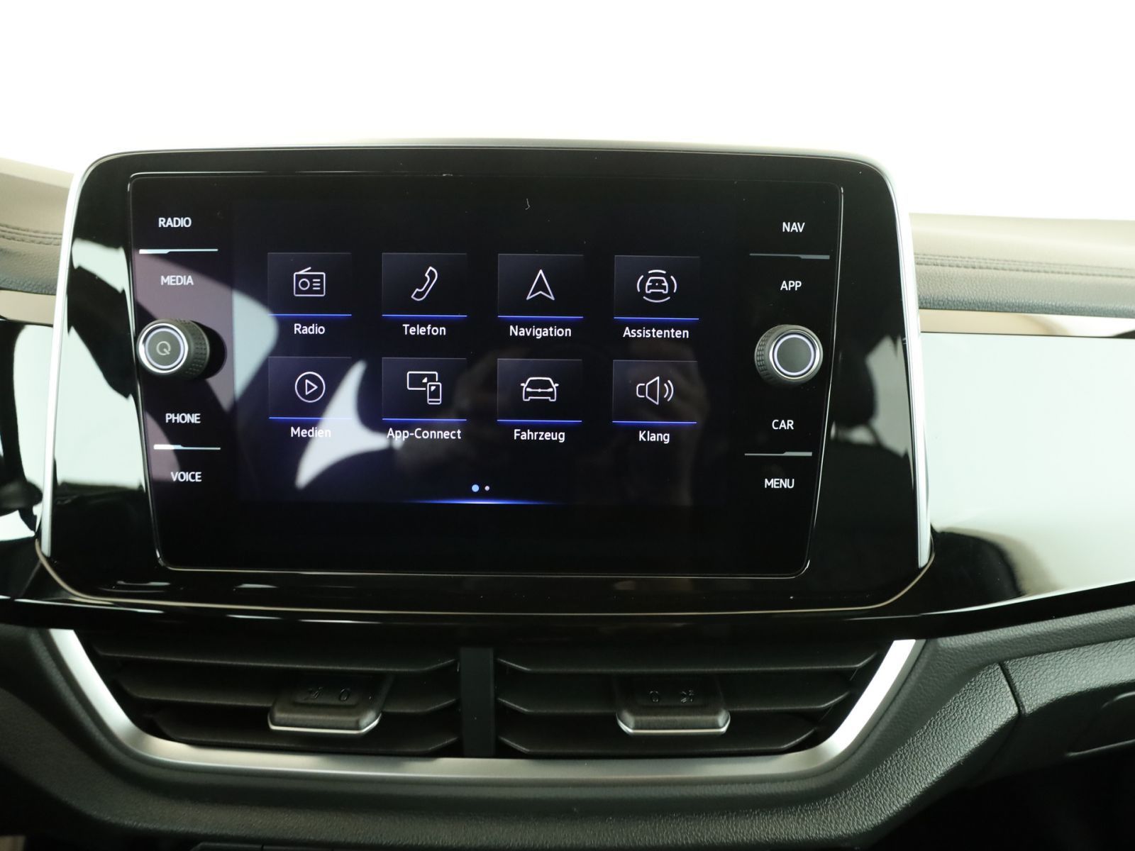 Volkswagen T-Roc 1.5 TSI R-Line - Samsaru's Car Outlet