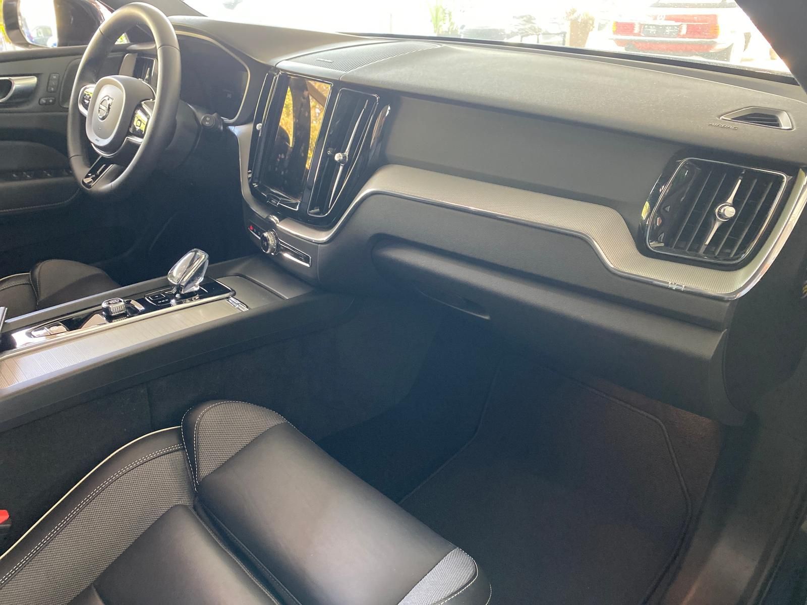 Volvo XC60 B4 Diesel Mild-Hybrid AWD Plus Dark