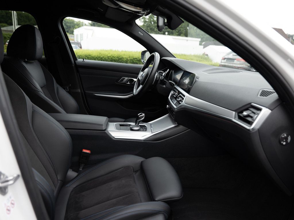 BMW 330d Touring M-Sportpaket - Samsaru's Car Outlet