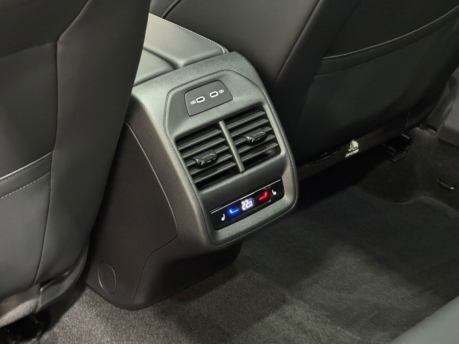Volkswagen Passat Variant R-Line Signature 2.0 TDI DSG 4M