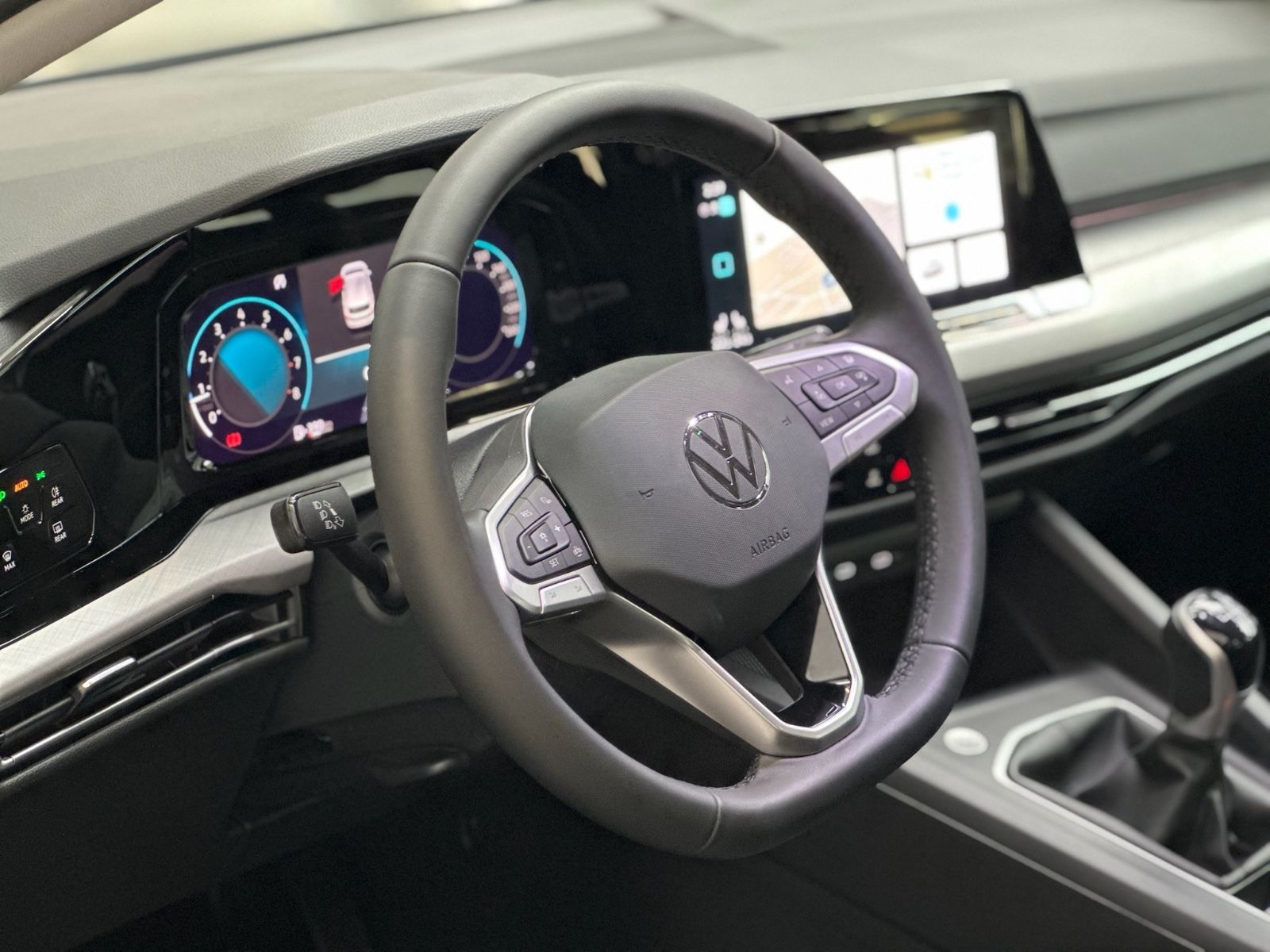 Volkswagen Golf 1.5 TSI Life - Samsaru's Car Outlet