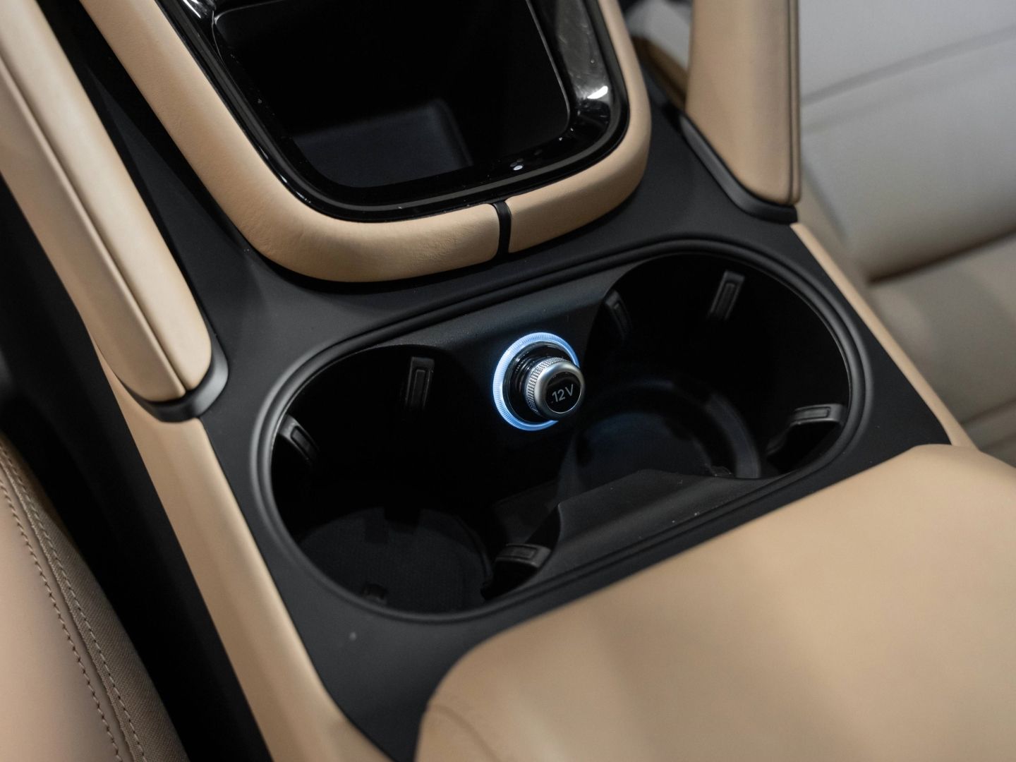 Porsche Cayenne InnoDrive Standheizung PASM AHK Panorama