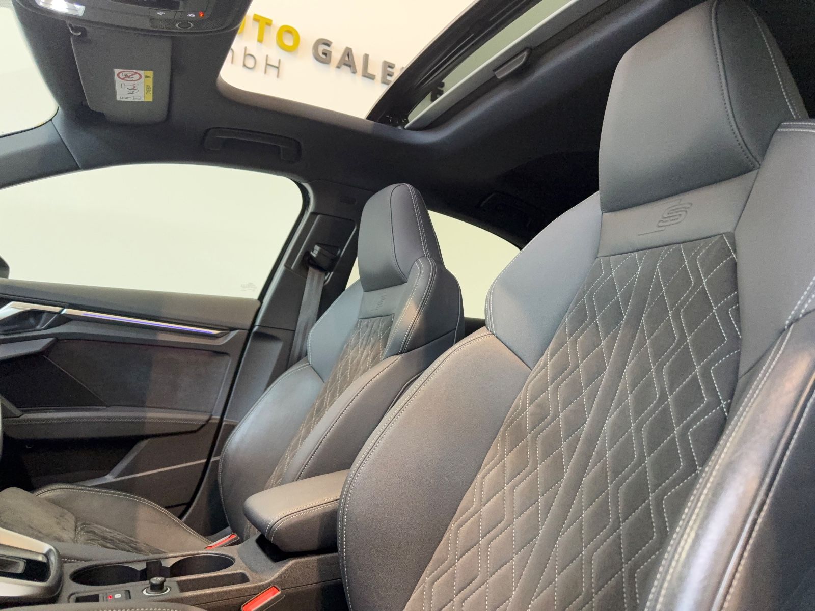 Audi A3 Limousine 35 TFSI S line Pano Kam ACC black