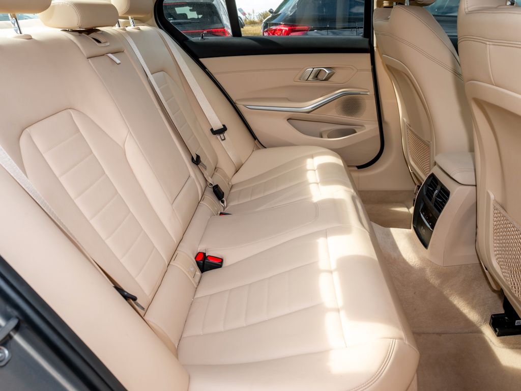BMW 320 i Sport Line - Samsaru's Car Outlet