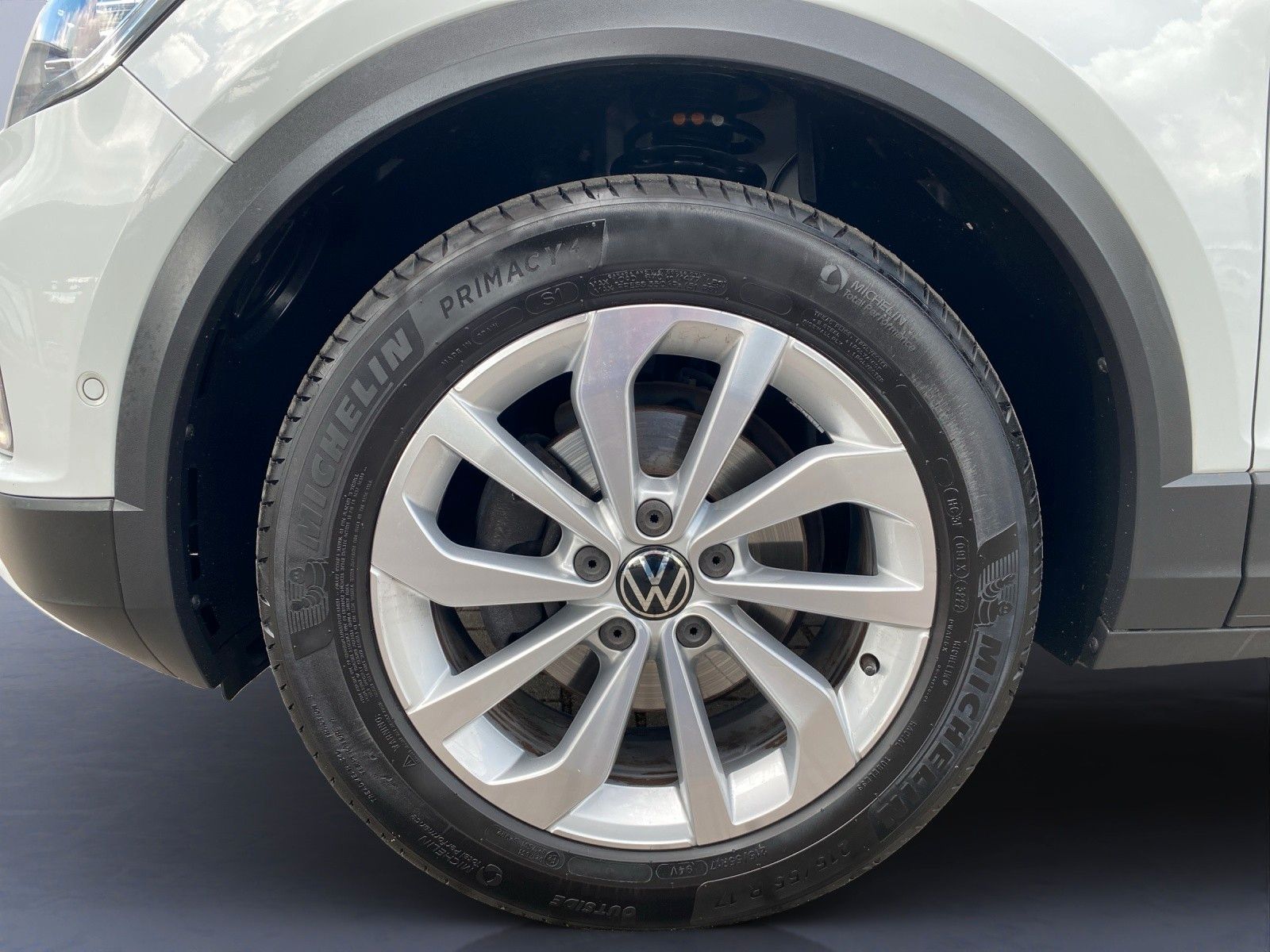 Volkswagen T-Roc 2.0 TDI STYLE - Samsaru's Car Outlet