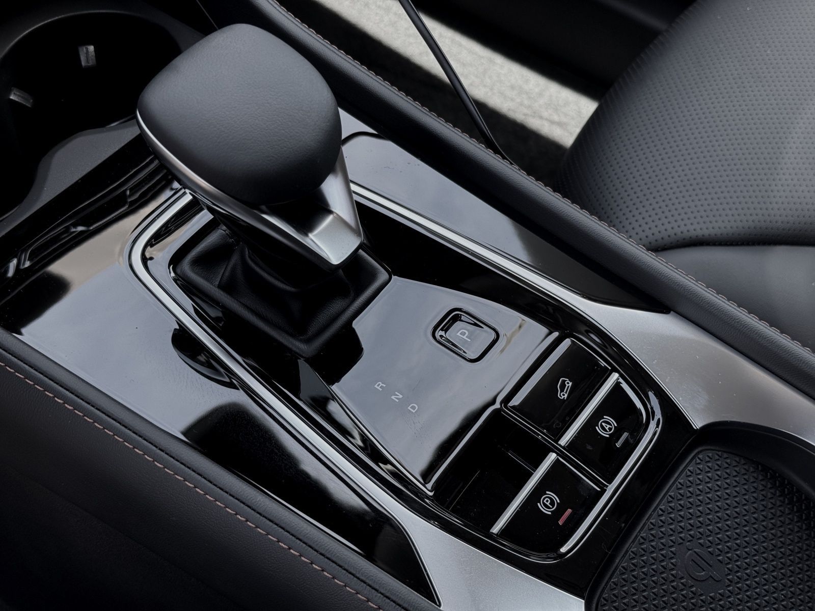 MG HS PHEV 1.5 Luxury Allwetter Reifen *Finanzierun