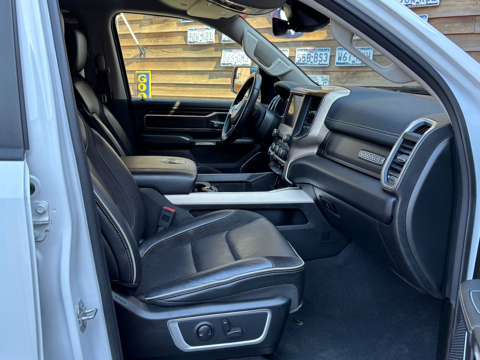 Dodge RAM 1500 Laramie LED AHK LPG Memory LPG