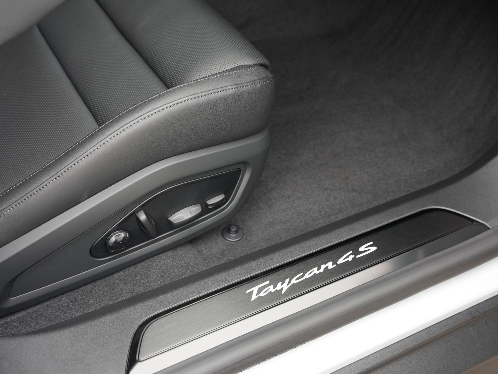 Porsche Taycan 4S Sport Turismo LED-Matrix InnoDrive Pan