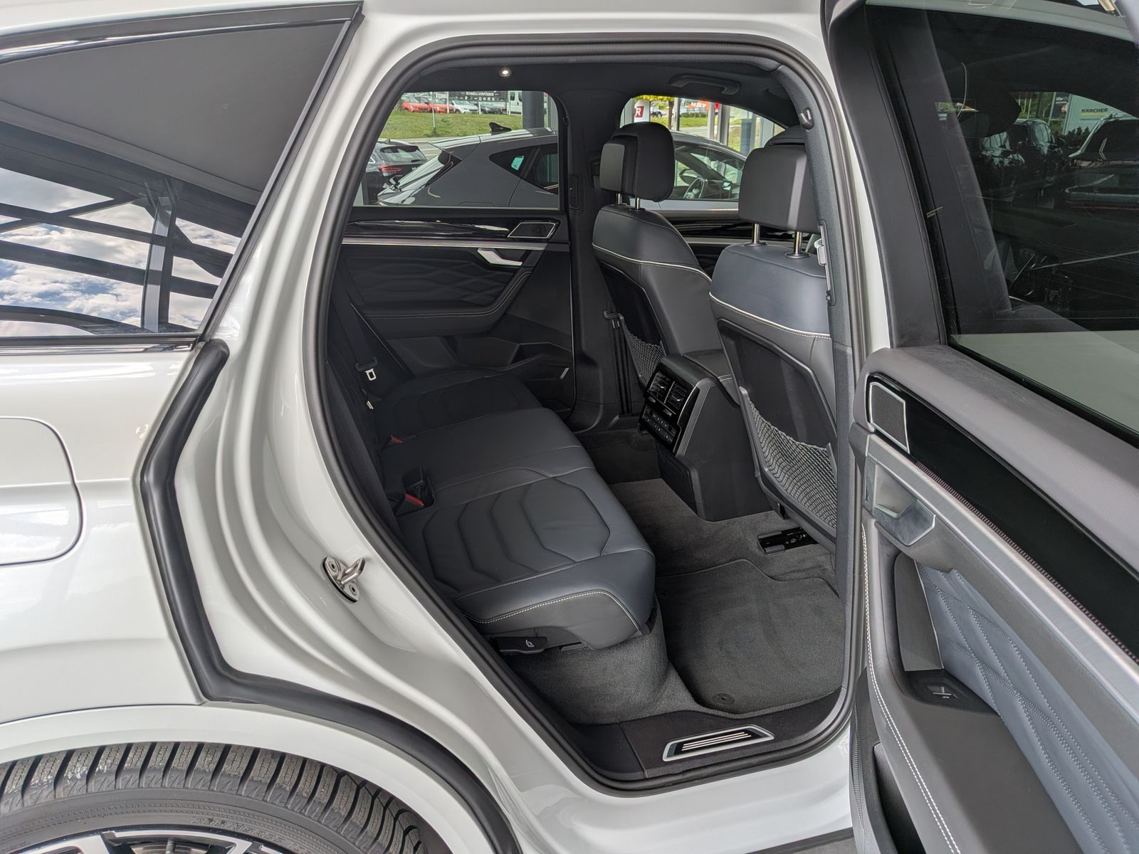 Volkswagen Touareg 3.0TDI 4M R-Line VOLL Black 22" UPE 114T