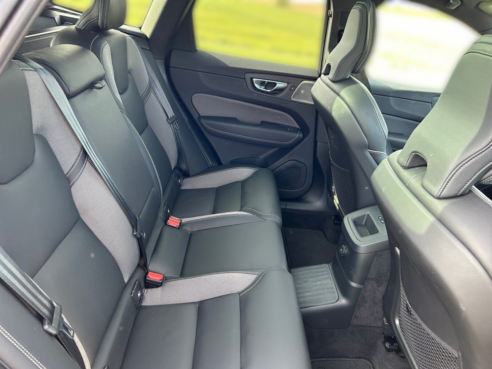 Volvo T6 AWD Plus Black Ed.+360+Luftfahrw.+AHK+Assist.