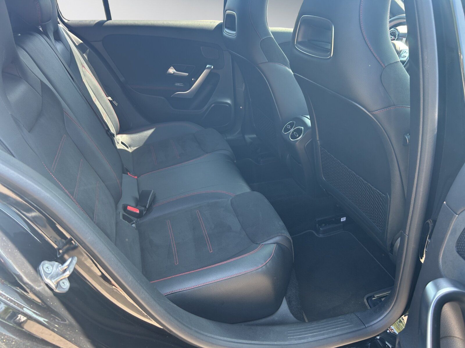 Mercedes-Benz A 250 e AMG-LINE - Samsaru's Car Outlet