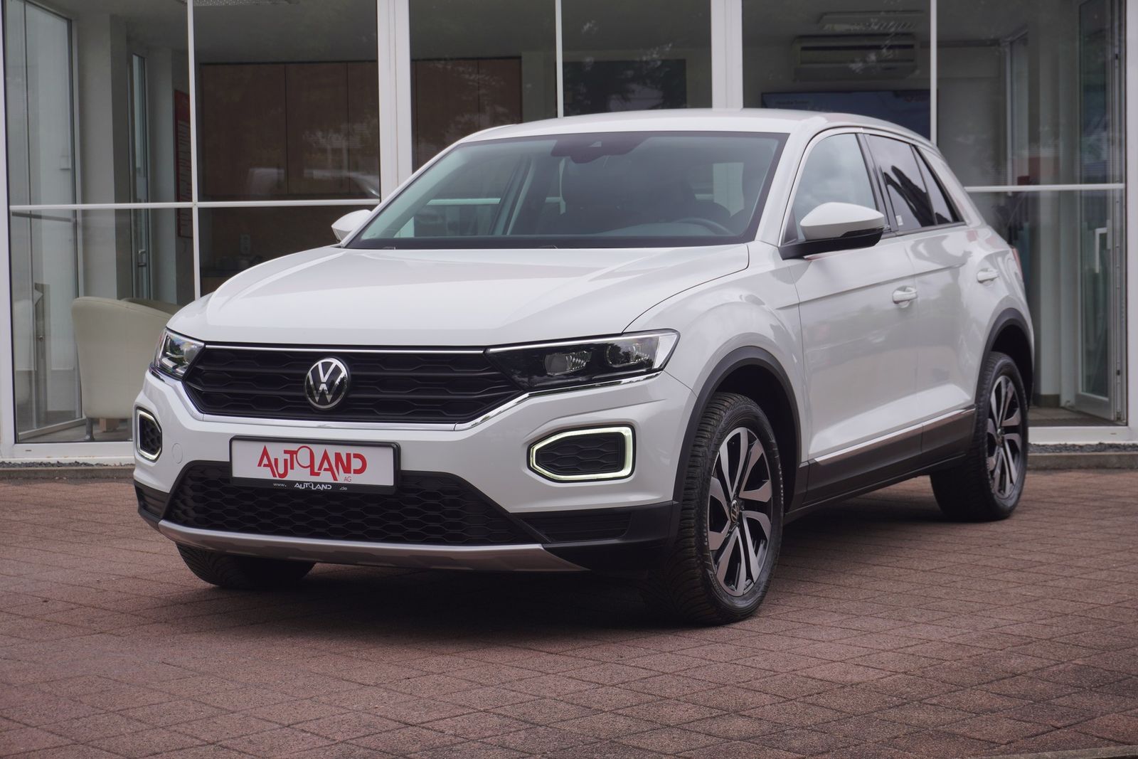 Volkswagen T-Roc 1.5 TSI Active - Samsaru's Car Outlet