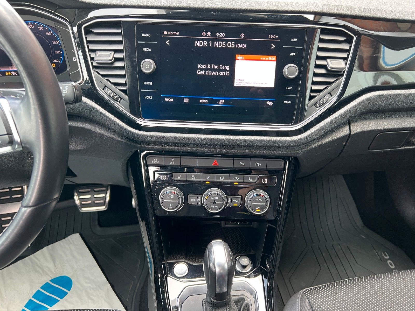 Volkswagen T-Roc 1.5TSi DSG Black - Samsaru's Car Outlet