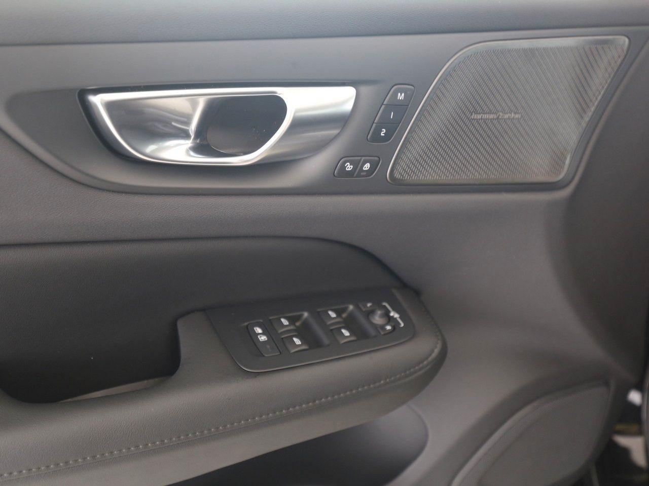 Volvo V60 T6 AWD Plus Dark Panorama/360°/AHK/H&K/BLIS