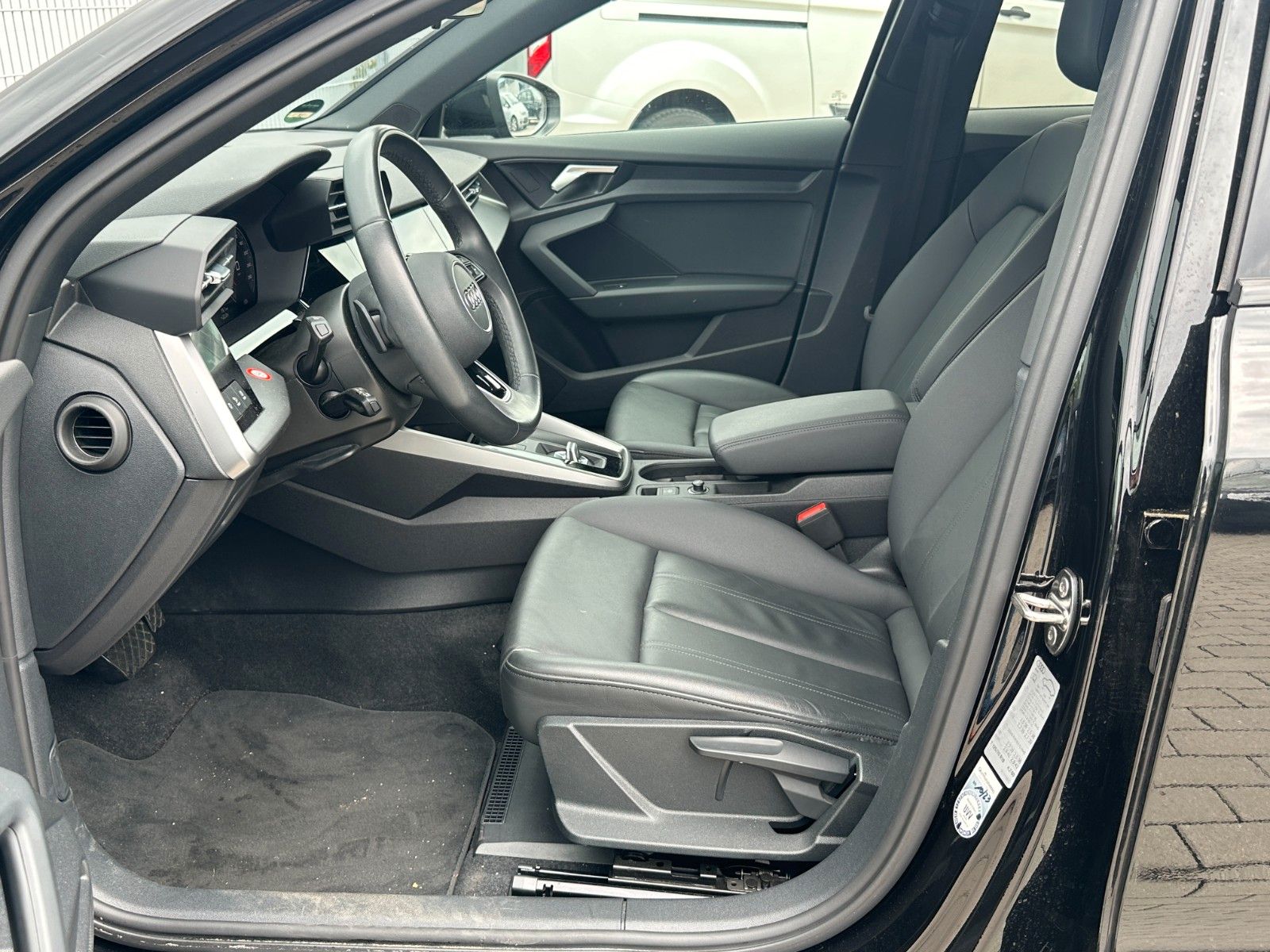 Audi A3 Sportback 35 TFSI LEDER,NAVI,SPUR,ABSTAND,