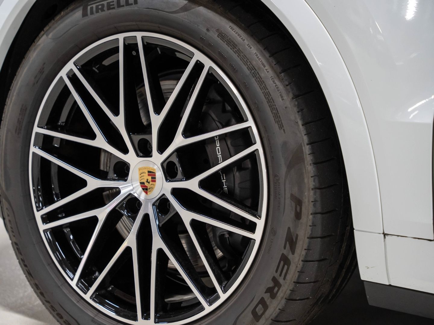 Porsche Cayenne E-Hybrid Beifahrerdisplay Massagesitze