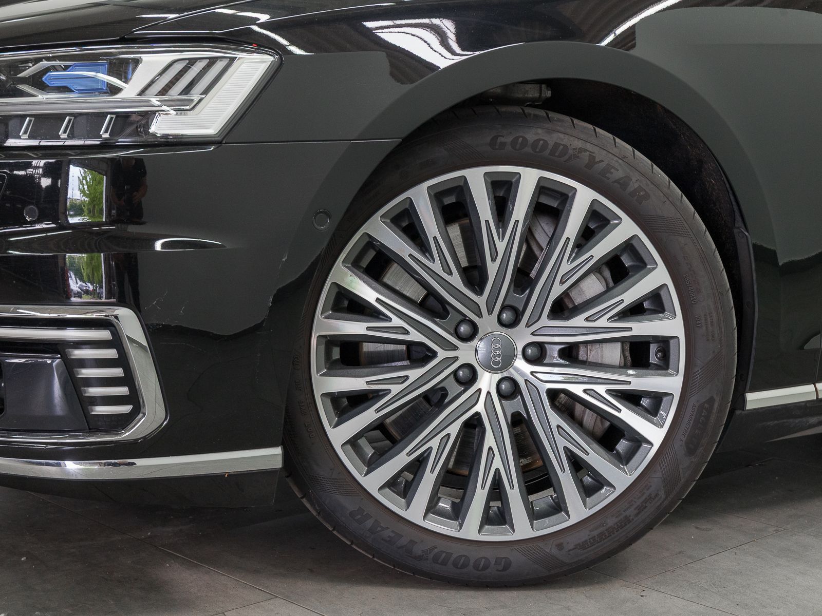Audi A8 60 TFSIe Q MATRIX LASER - Samsaru's Car Outlet