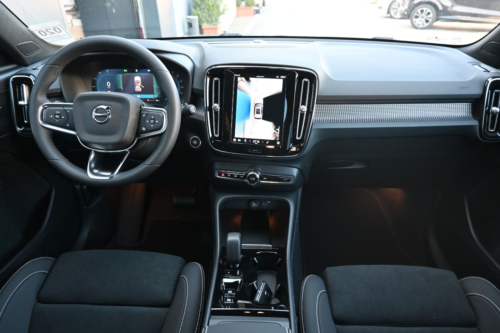 Volvo XC40 B4 DKG Plus Dark*FSHZG*360°*ACC*AHK