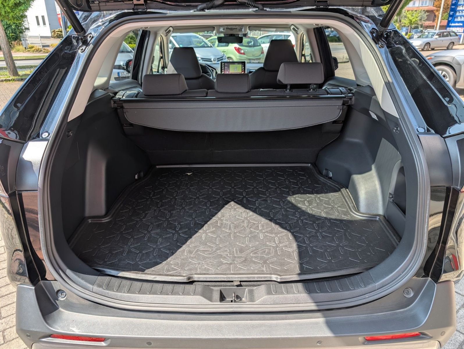 Toyota RAV 4 2.5 Hybrid - Samsaru's Car Outlet