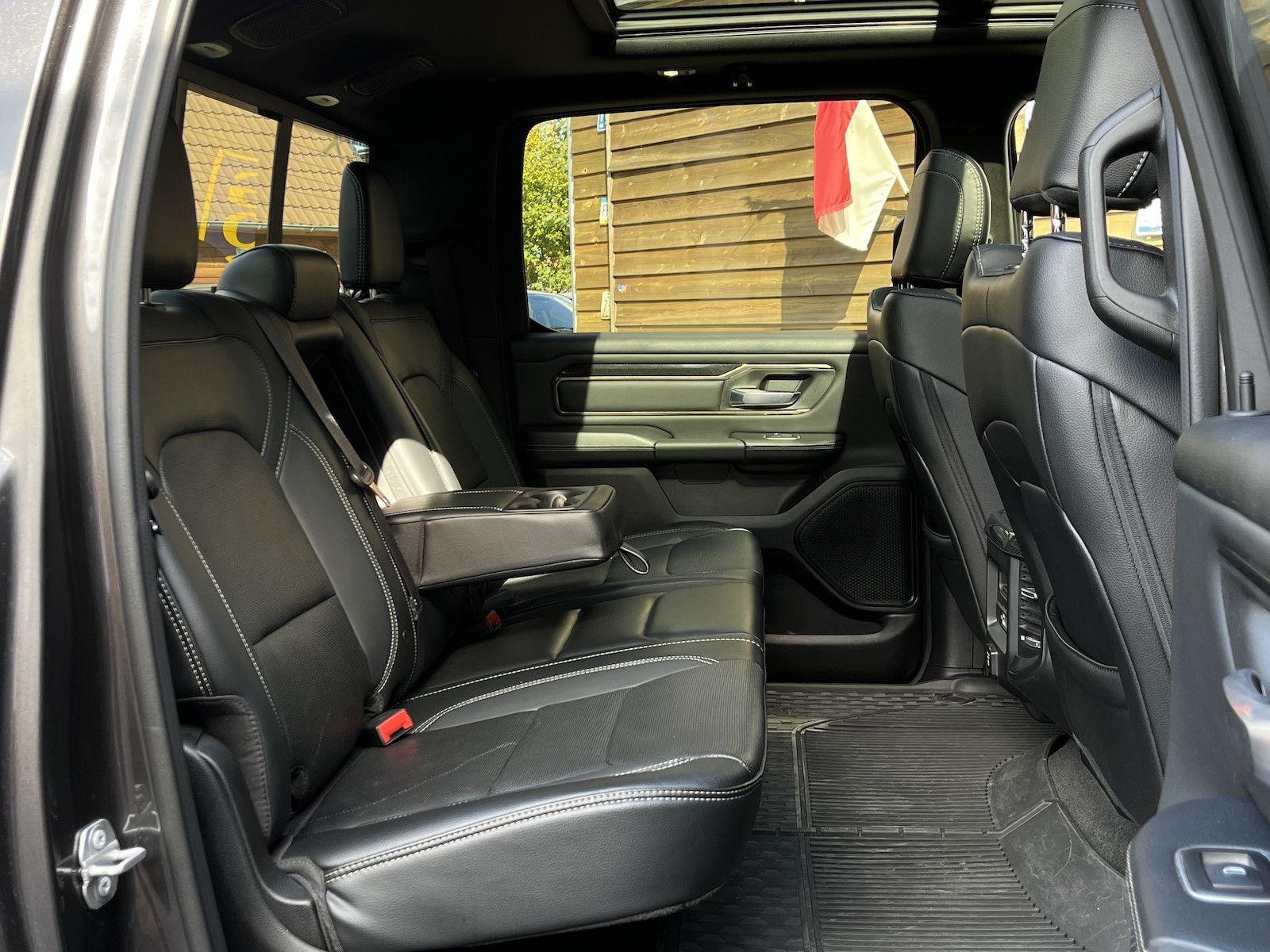 Dodge RAM 1500 SPORT 5,7L Pano 4x4 LPG 12´´ Navi AHK