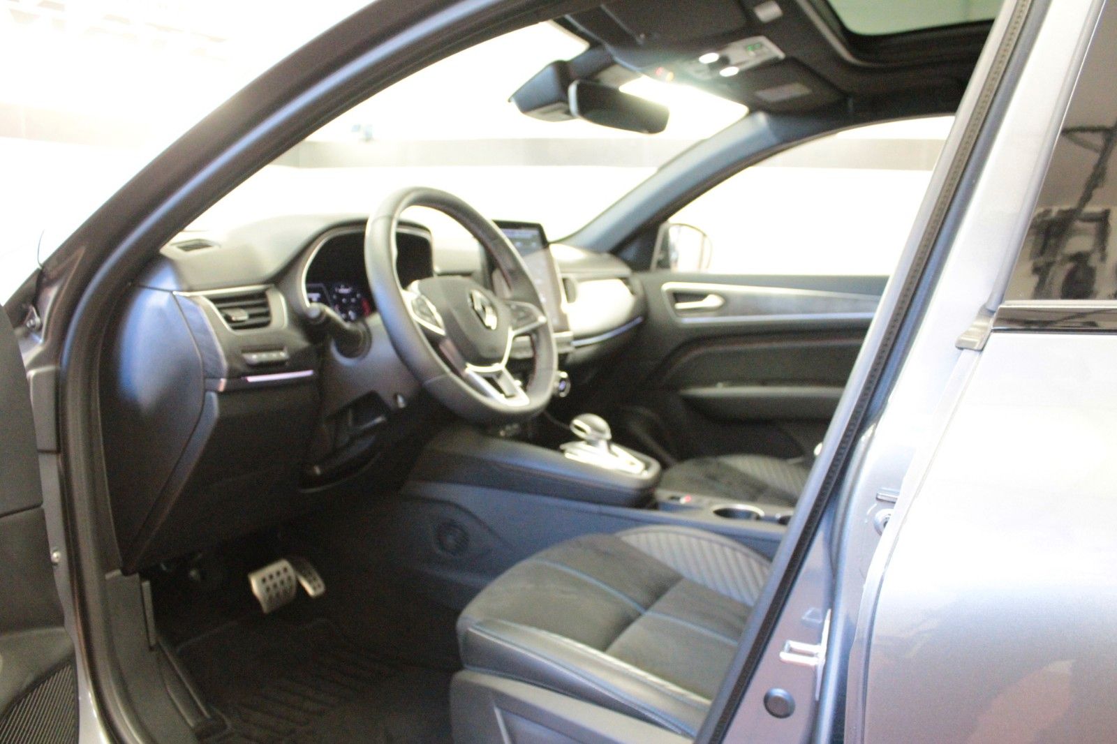 Renault Arkana Mild Hybrid - Samsaru's Car Outlet