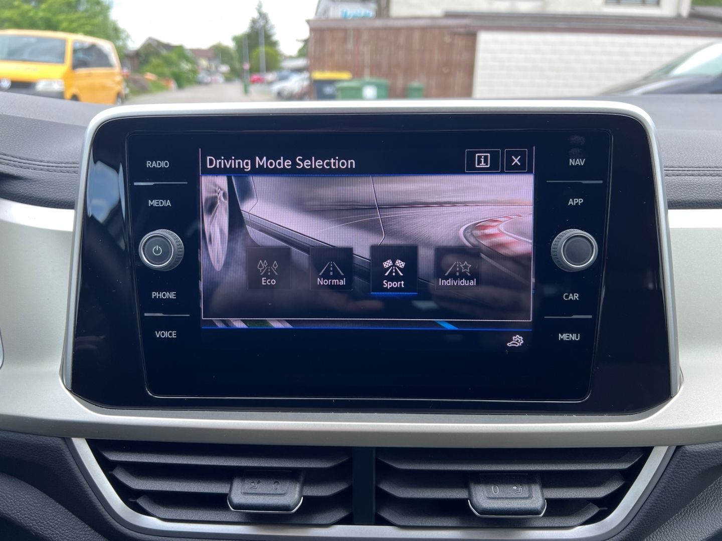 Volkswagen T-Roc 1.0TSI Move - Samsaru's Car Outlet