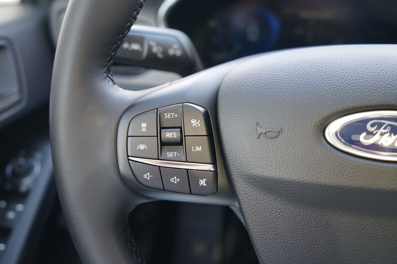 Ford Focus Turnier 1.0 M-Hybrid Active X Aut. LED