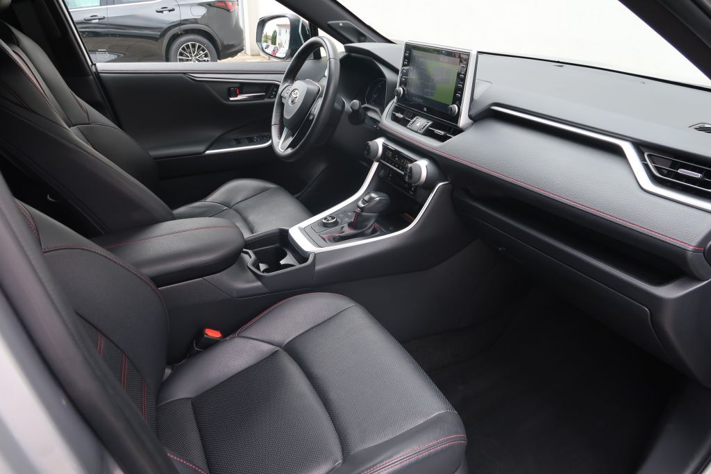 Toyota RAV 4 Plug-in-Hybrid - Samsaru's Car Outlet