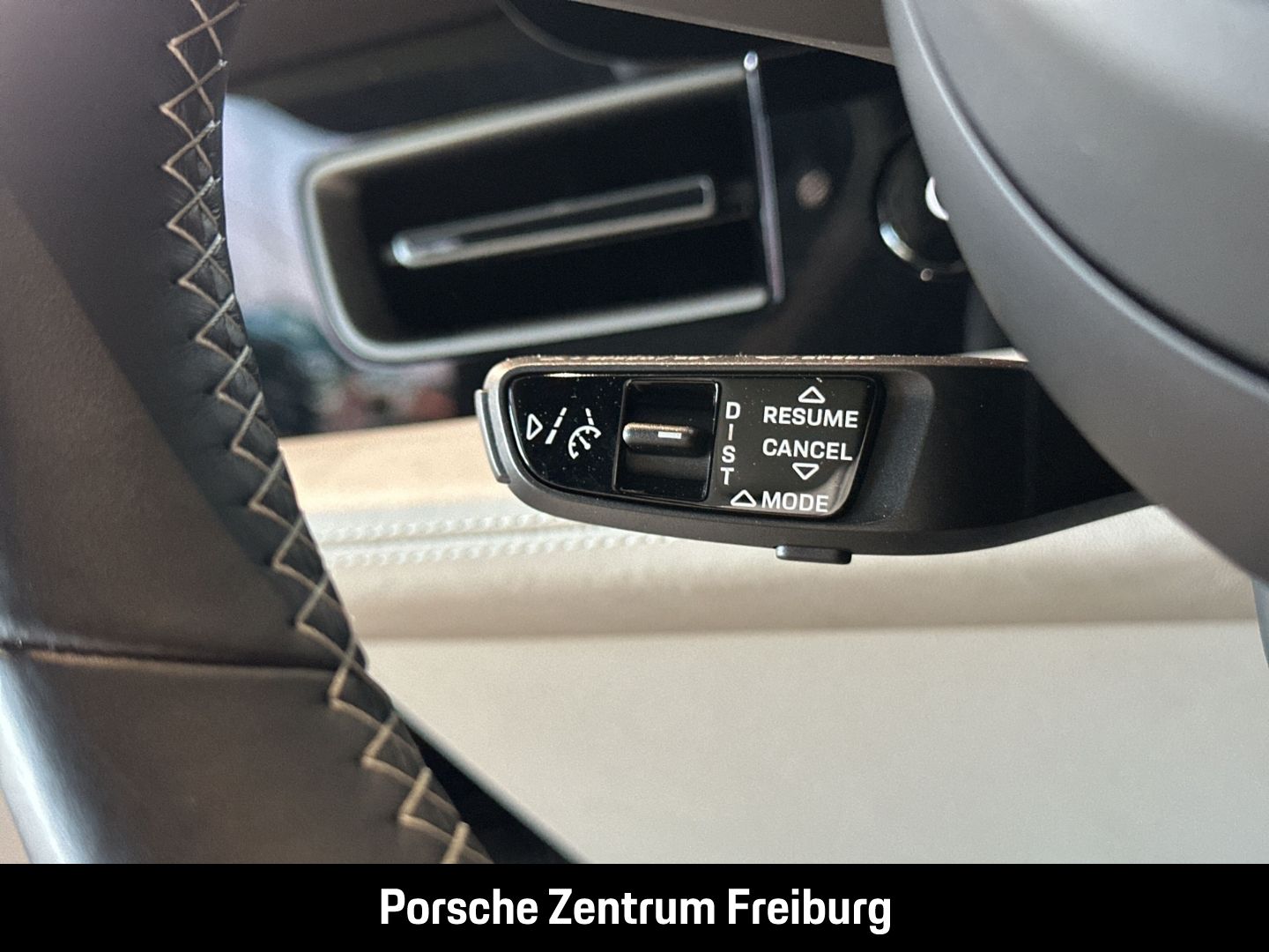 Porsche Taycan Turbo HA-Lenkung InnoDrive Head-Up BOSE