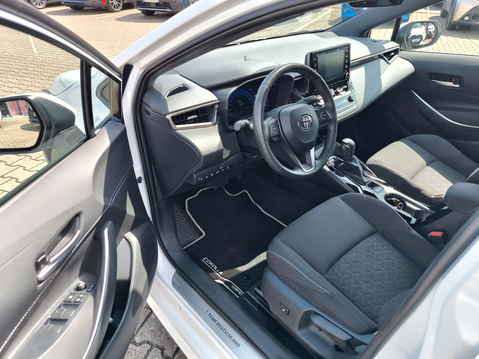 Toyota Corolla Hybrid - Samsaru's Car Outlet