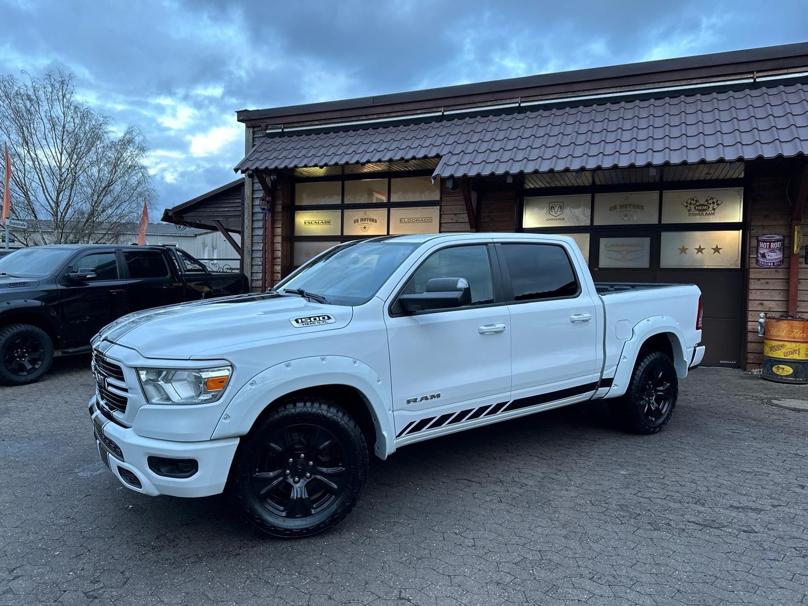 Dodge 5,7 V8*AHK*NAVI*LED*LIFT*OFFROAD*SERVICE NEU