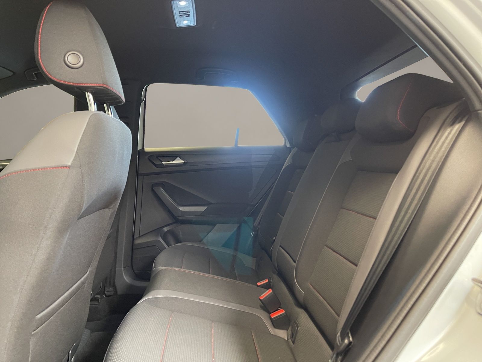 Volkswagen T-Roc 1.5 TSI Sport - Samsaru's Car Outlet