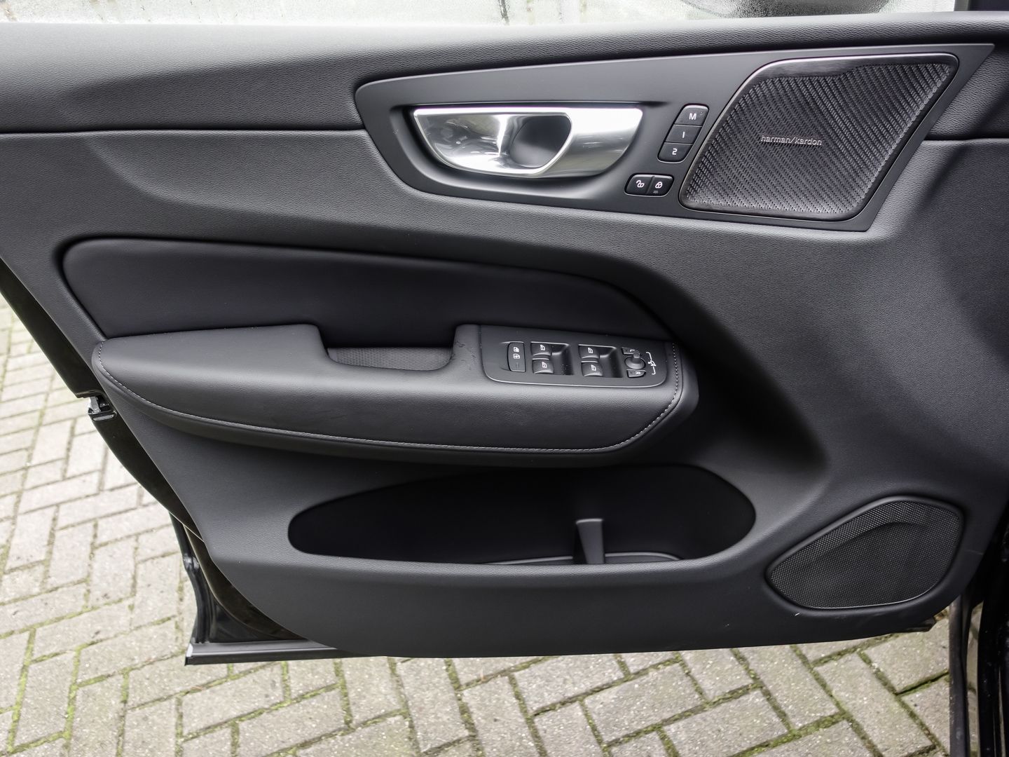 Volvo XC60 B4 Diesel Plus Bright - Samsaru's Car Outlet