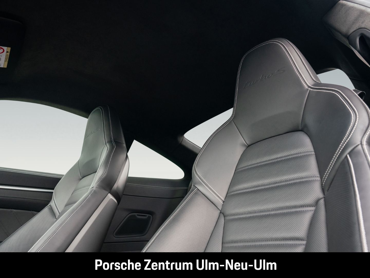 Porsche 992 911 Turbo S Pythongrün Sportabgasanlage LED