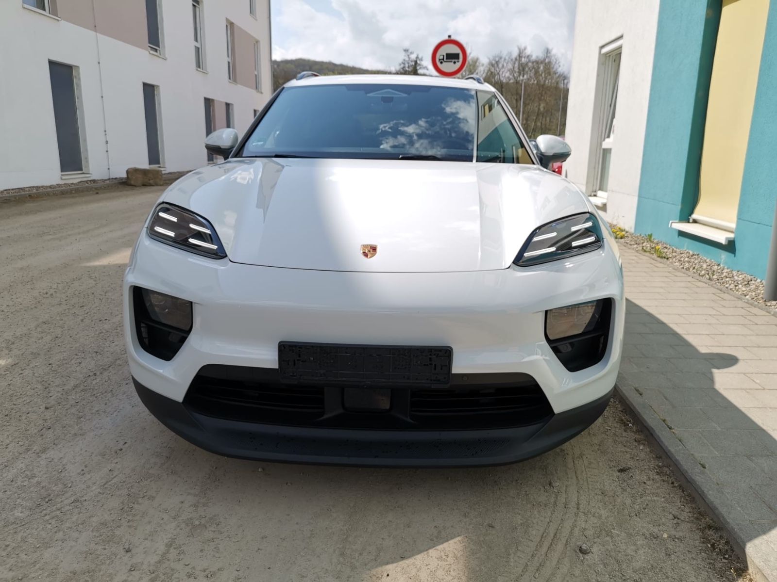 Porsche Macan 4 - Samsaru's Car Outlet