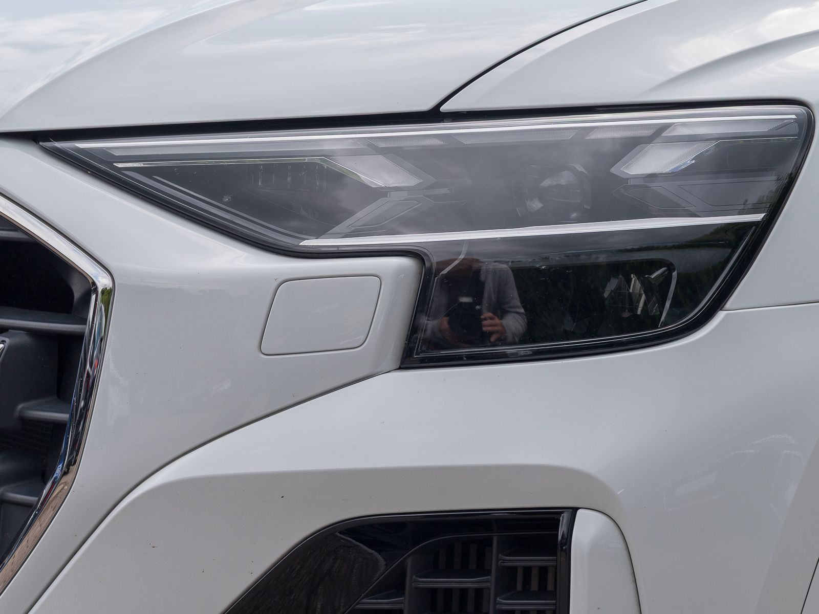 Audi Q8 55 TFSIe Q S LINE - Samsaru's Car Outlet
