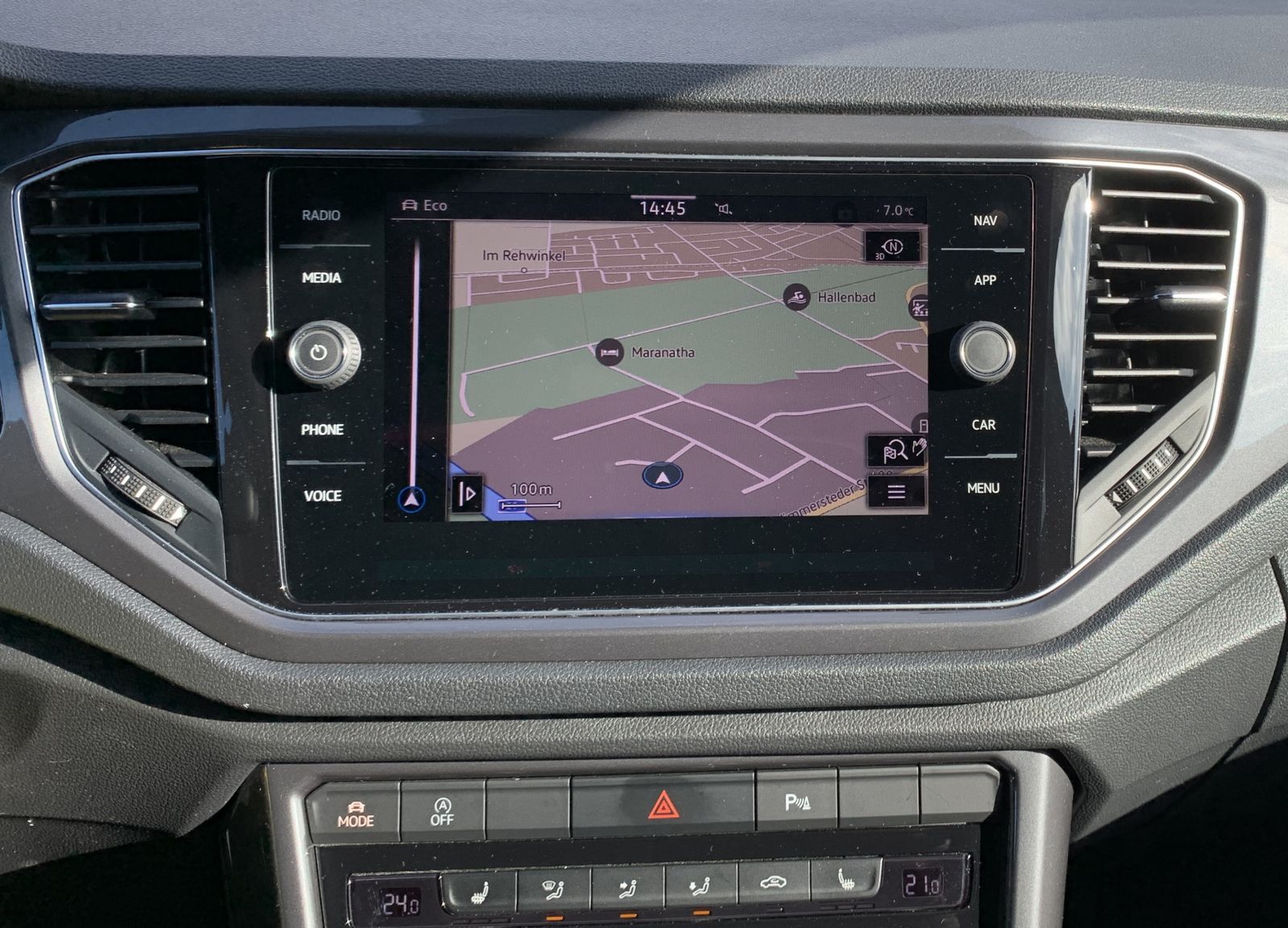 Volkswagen T-Roc 1.5 TSI Sport - Samsaru's Car Outlet