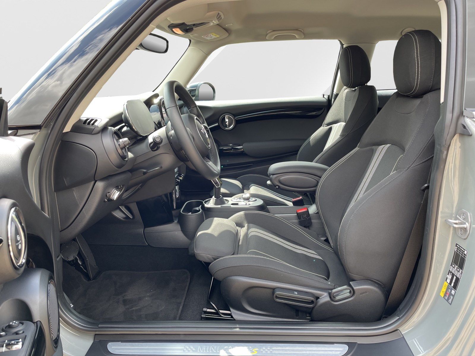 MINI Cooper SE Essential - Samsaru's Car Outlet