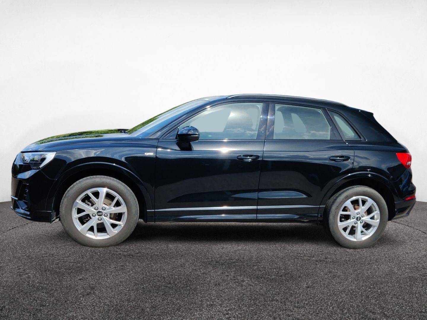 Audi Q3 35 TDI quattro S line - Samsaru's Car Outlet