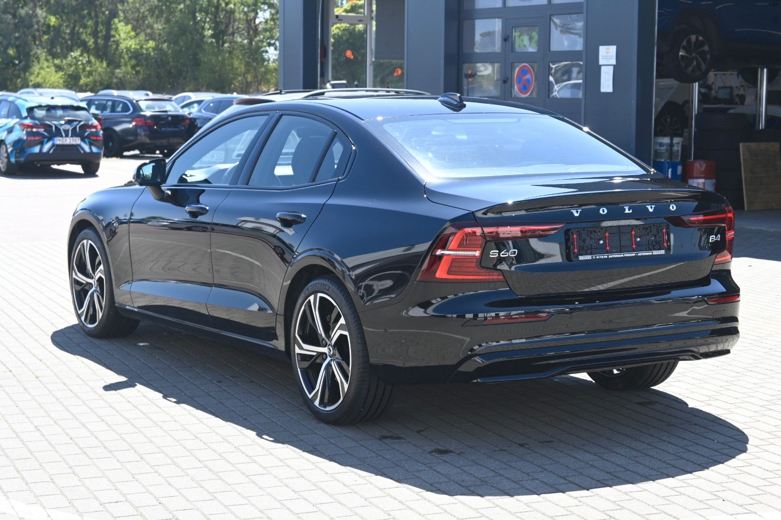 Volvo S60 B4 Plus Dark*LED*PANO*STHZ*H&K*360*QI*19"