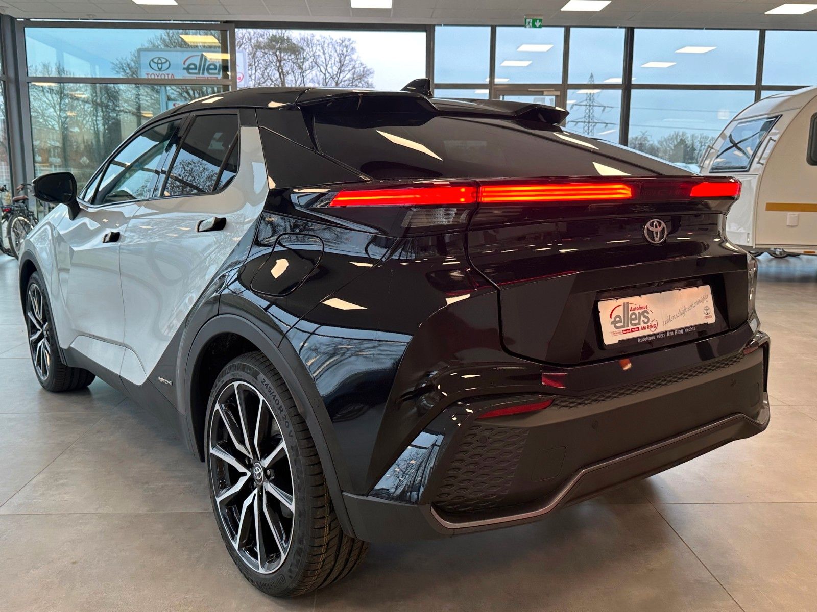 Toyota C-HR HYBRID 2.0 GR SPORT PREMIERE 4x4 SOFORT !