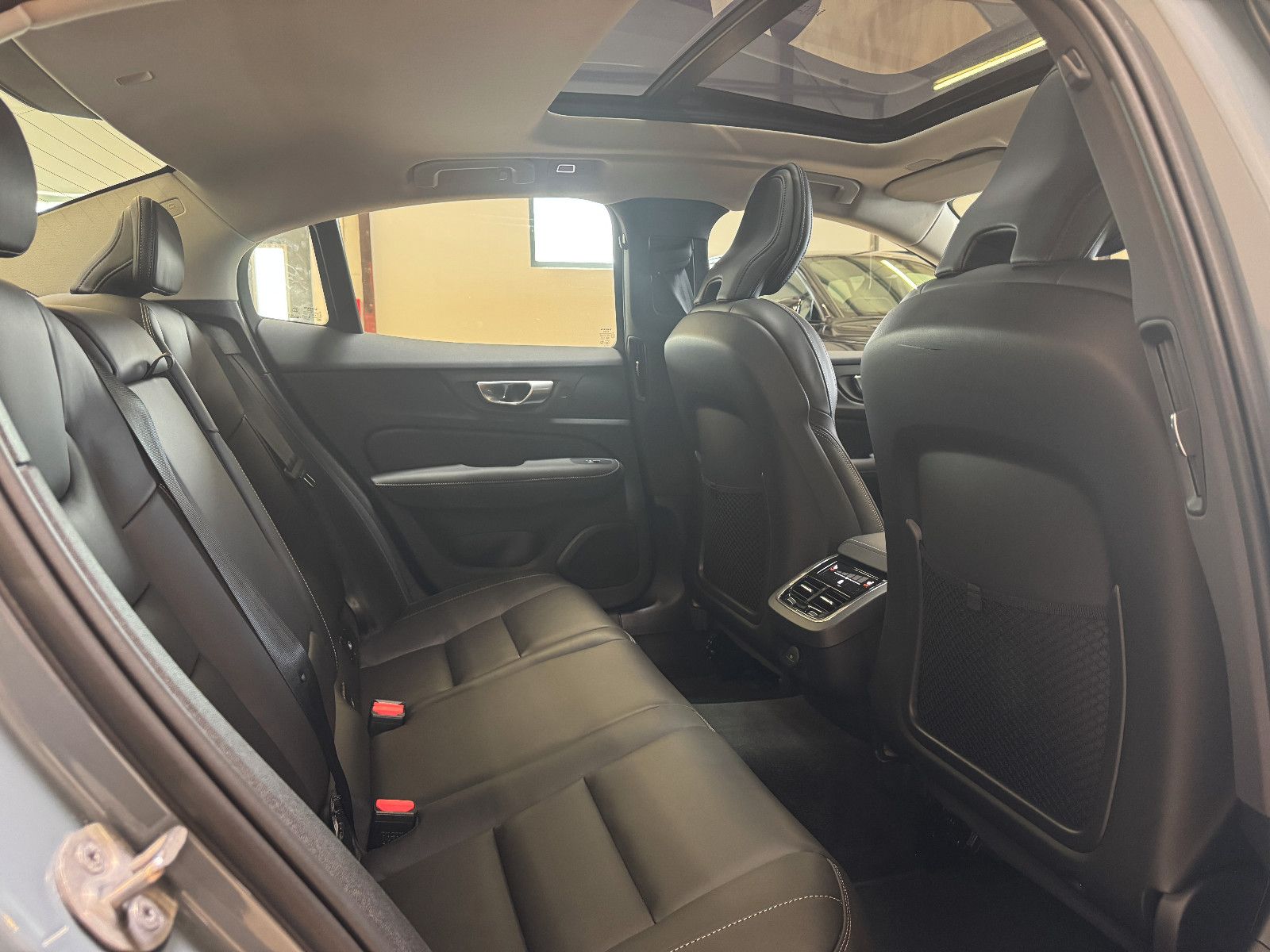 Volvo S60 B5 Ultimate Dark AWD GSD Massage Standheiz.