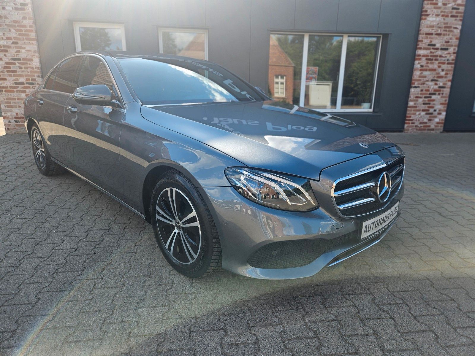 Mercedes-Benz E 220 d - Samsaru's Car Outlet