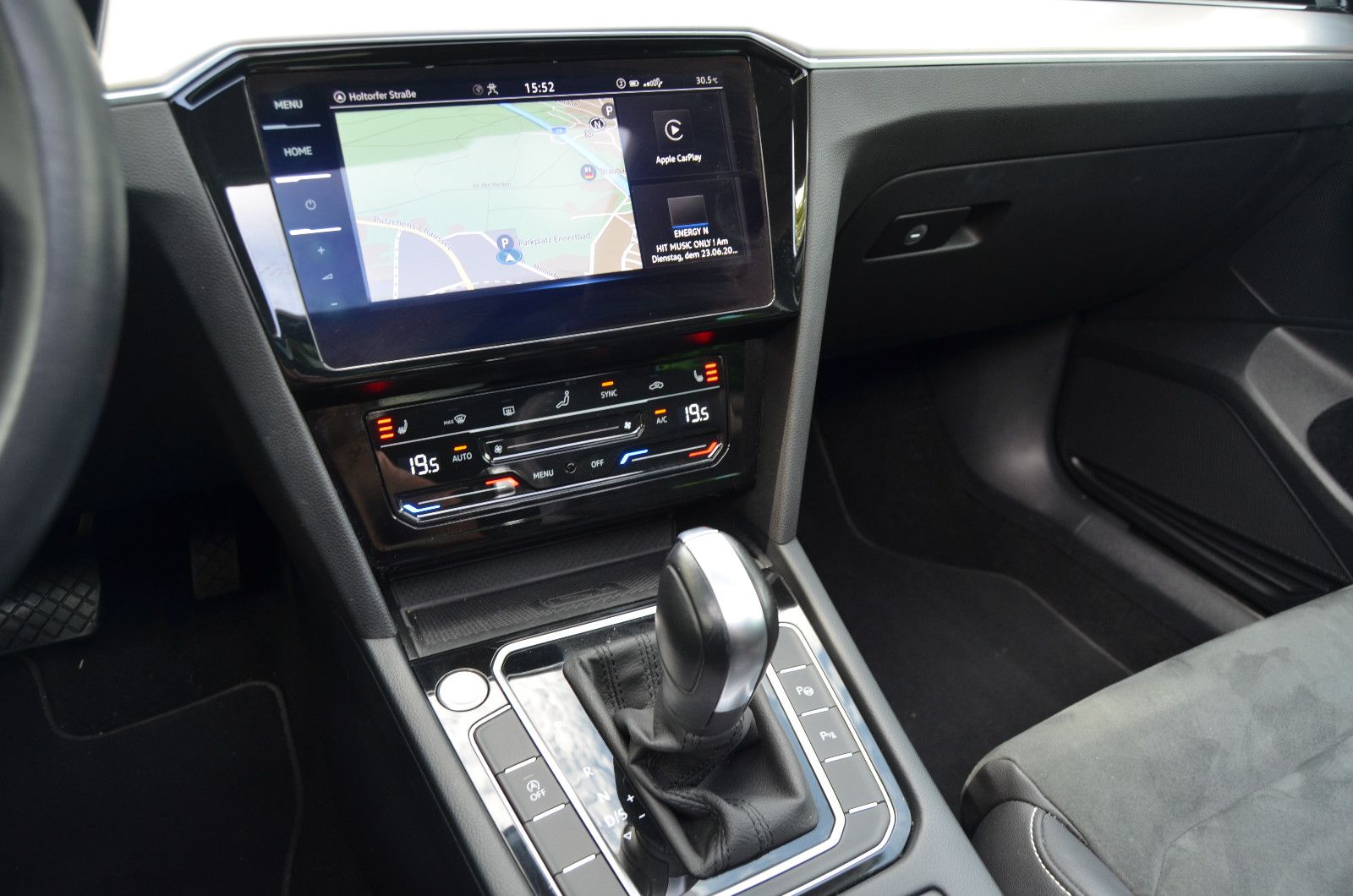 Volkswagen Passat Variant Elegance*IQ-Light*Pano*R-Kamera*