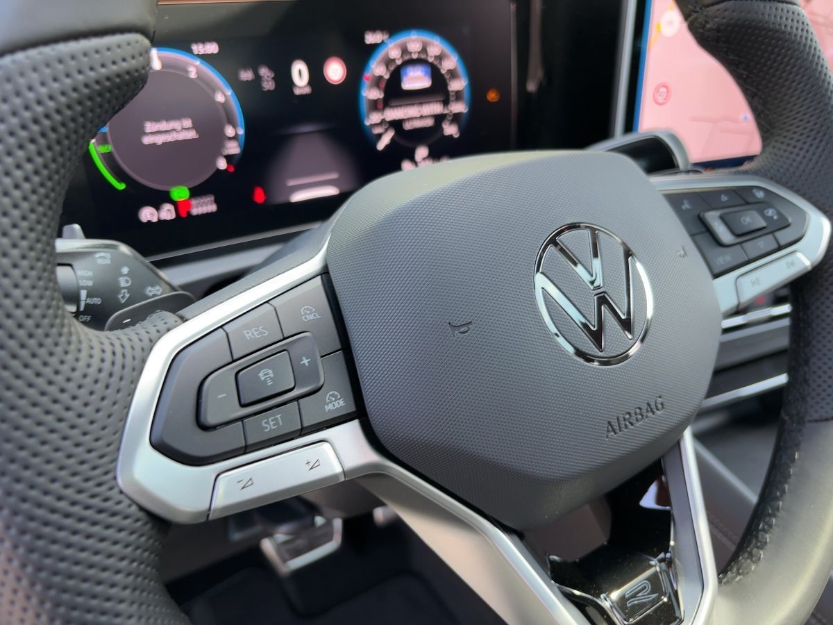 Volkswagen Tiguan R-Line 1,5 eHybrid DSG *AHZV PANO LEDER*
